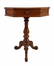 Sześciokątny stolik salonowy