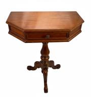 Sześciokątny stolik salonowy