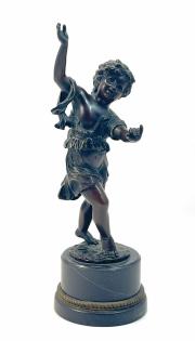 Tańczący chłopiec