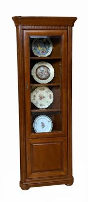 Narożnikowa witryna z 4 półkami i dolną szafką