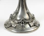 Srebrny neogotycki puchar z nakrywą