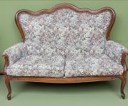 Salonowa kanapa w stylu Ludwika Filipa