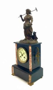 Ozdobny zegar komdowy