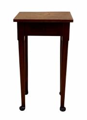 Stolik okolicznościowy z jedną szufladą