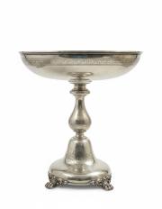 Srebrna patera stojąca na 4 lwich łapach, Wagner Berlin