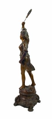 Figura kobiety symbolizująca ''pomnik Industrializacji''