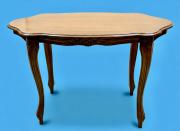 Stolik salonowy stojący na 4 giętych nogach