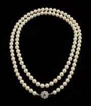 Naszyjnik z pereł Akoya ze złotym zapięciem z rubinem 