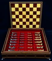 Srebrne kolekcjonerskie figury szachowe z szachownicą i etui