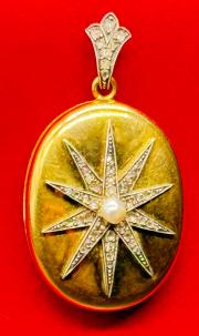 Zabytkowy złoty owalny wisior, zdobiony gwiazdą z diamentami w szlifie rozetowym i perłą, Francja XIX w. – miniatura 4