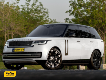 لاند روفر  اتش اس اي فوج  8 سلندر  إس يو في 4 في 4  أبيض  2023