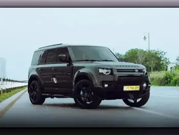 لاند روفر  ديفيندر  6 سلندر  إس يو في 4 في 4  أسود  2023