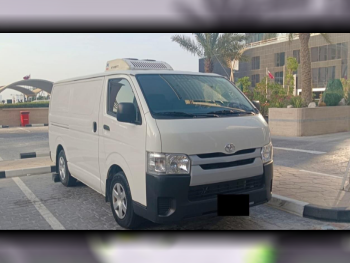 Toyota  Hiace  4 Cylinder  VAN  White  2022