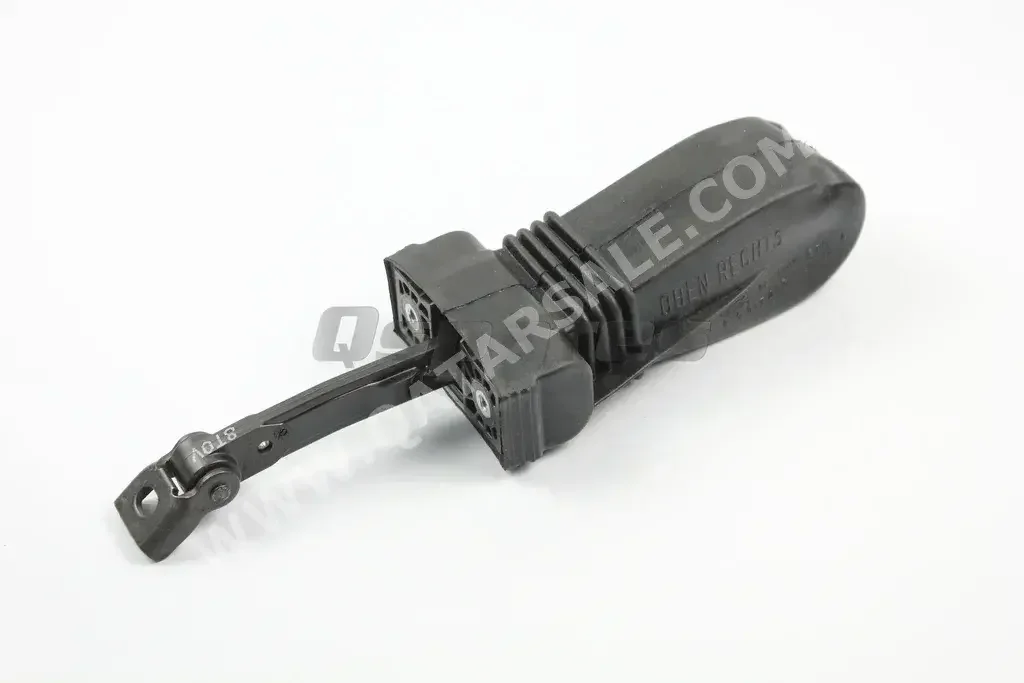 قطع غيار السيارات - اودي أي 5 - قطع بدل السيارة الخارجية و المرايا -رقم القطعة: 8T0837203A