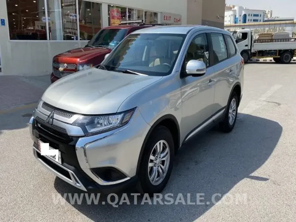 متسوبيشي  أوت لاندر  6 سلندر  إس يو في 4 في 4  فضي  2020