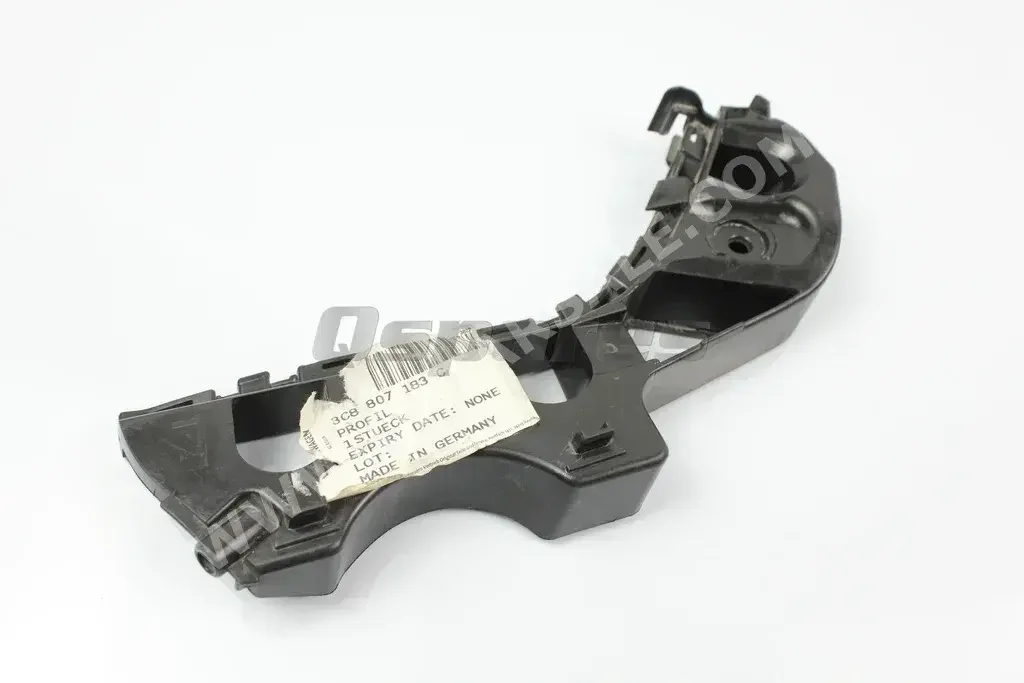 قطع غيار السيارات - فوكس واغن  سي سي  - قطع بدل السيارة الخارجية و المرايا  -رقم القطعة: 3C8807183C