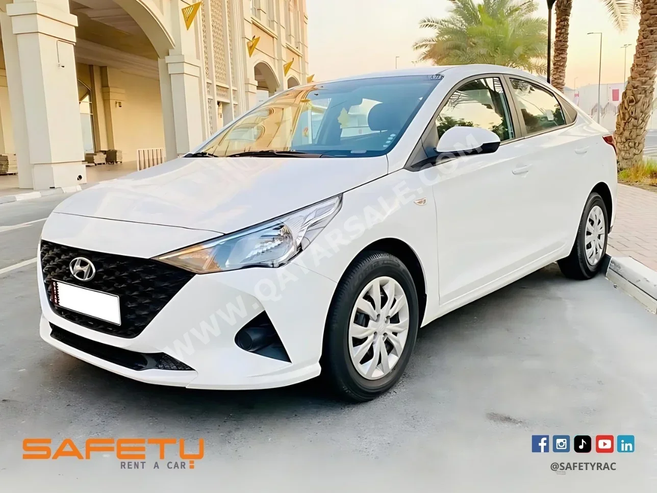 Hyundai  Accent  4 Cylinder  Sedan  White  2022
