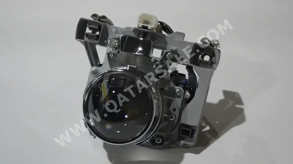 قطع غيار السيارات - تويوتا كامري - اللإضاءة والفيوزات -رقم القطعة: 8117033D70