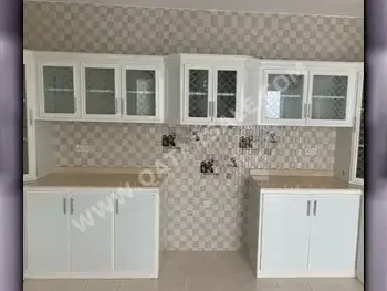 Kitchen Cabinets & Drawers