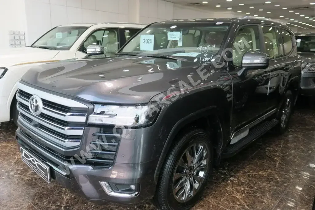 تويوتا  لاند كروزر  جي اكس ار توين توربو  2024  اوتوماتيك  0 كم  6 سلندر  دفع رباعي  اس يو في  رمادي  تحت الضمان