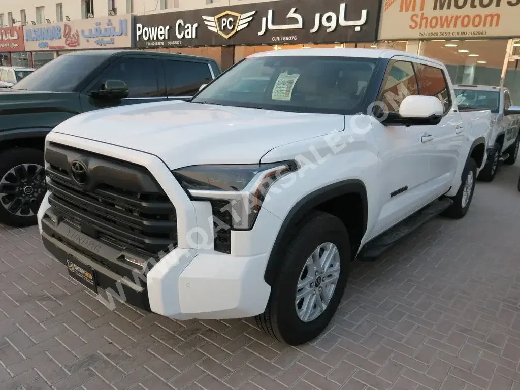 Toyota  Tundra  SR5  2023  Automatic  700 Km  6 Cylinder  Four Wheel Drive (4WD)  Pick Up  White  With Warranty