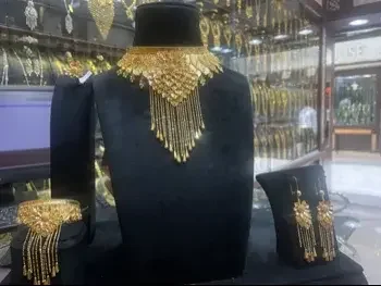 الذهب نسائي  طقم  حسب الوزن  تركي  161.3 غرام  باقة أنيقة خاصة  ذهب أصفر  عيار 21