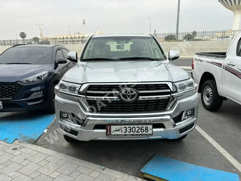 تويوتا  لاند كروزر  جي اكس ار  2021  اوتوماتيك  0 كم  8 سلندر  دفع رباعي  اس يو في  فضي  تحت الضمان