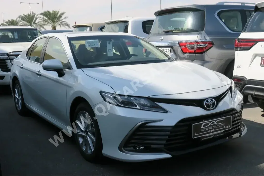 Toyota  Camry  GLE  2024  Automatic  0 Km  4 Cylinder  Front Wheel Drive (FWD)  Sedan  White  With Warranty