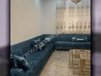 الأرائك والكنب والكراسي كنبة بثلاث مقاعد  - مخمل  - أزرق