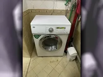 ال جي \  غسالة تحميل أمامي  أبيض