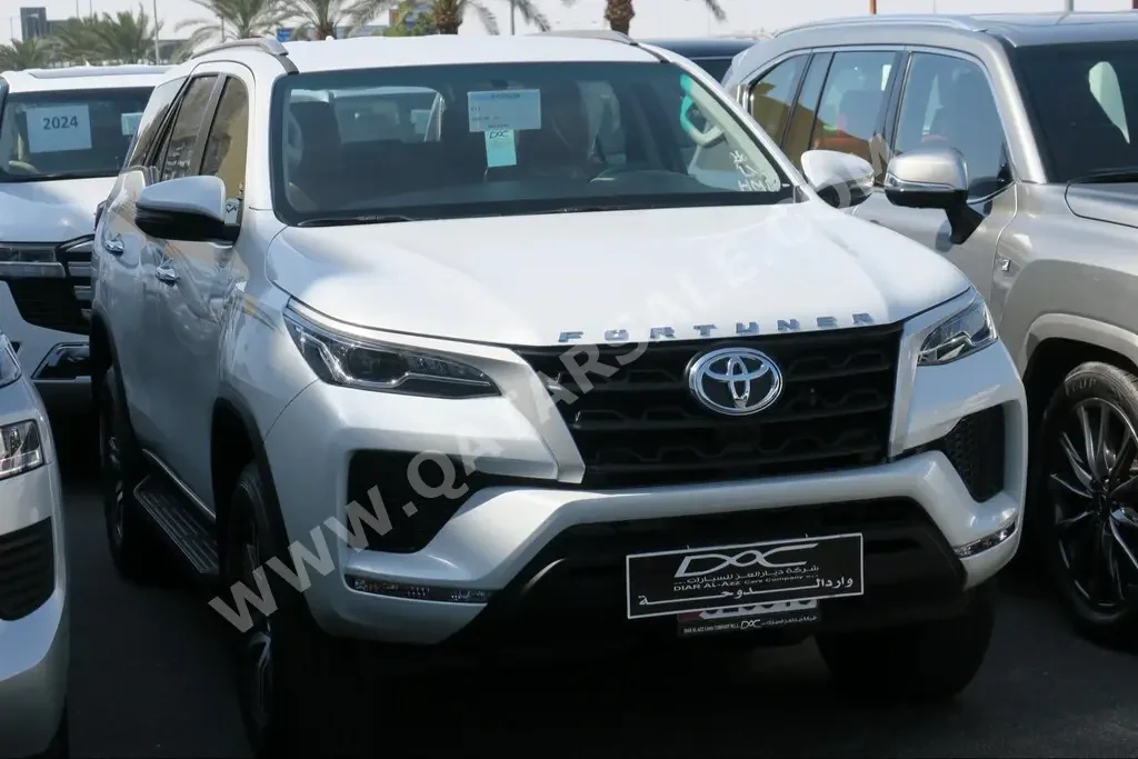 Toyota  Fortuner  2024  Automatic  0 Km  4 Cylinder  Four Wheel Drive (4WD)  SUV  White  With Warranty