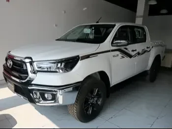 Toyota  Hilux  SR5  2024  Automatic  0 Km  4 Cylinder  Four Wheel Drive (4WD)  Pick Up  White  With Warranty