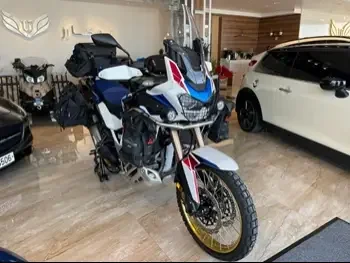 هوندا  سي ار اف افريكان تي سبورت ادفنتشر -  2023 - اللون ازرق وابيض -  الضمان