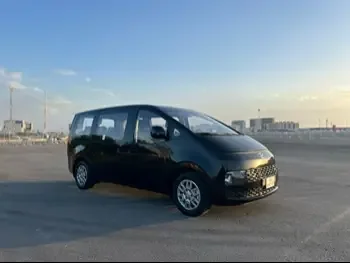 هيونداي  ستاريا  فان  أسود  2024