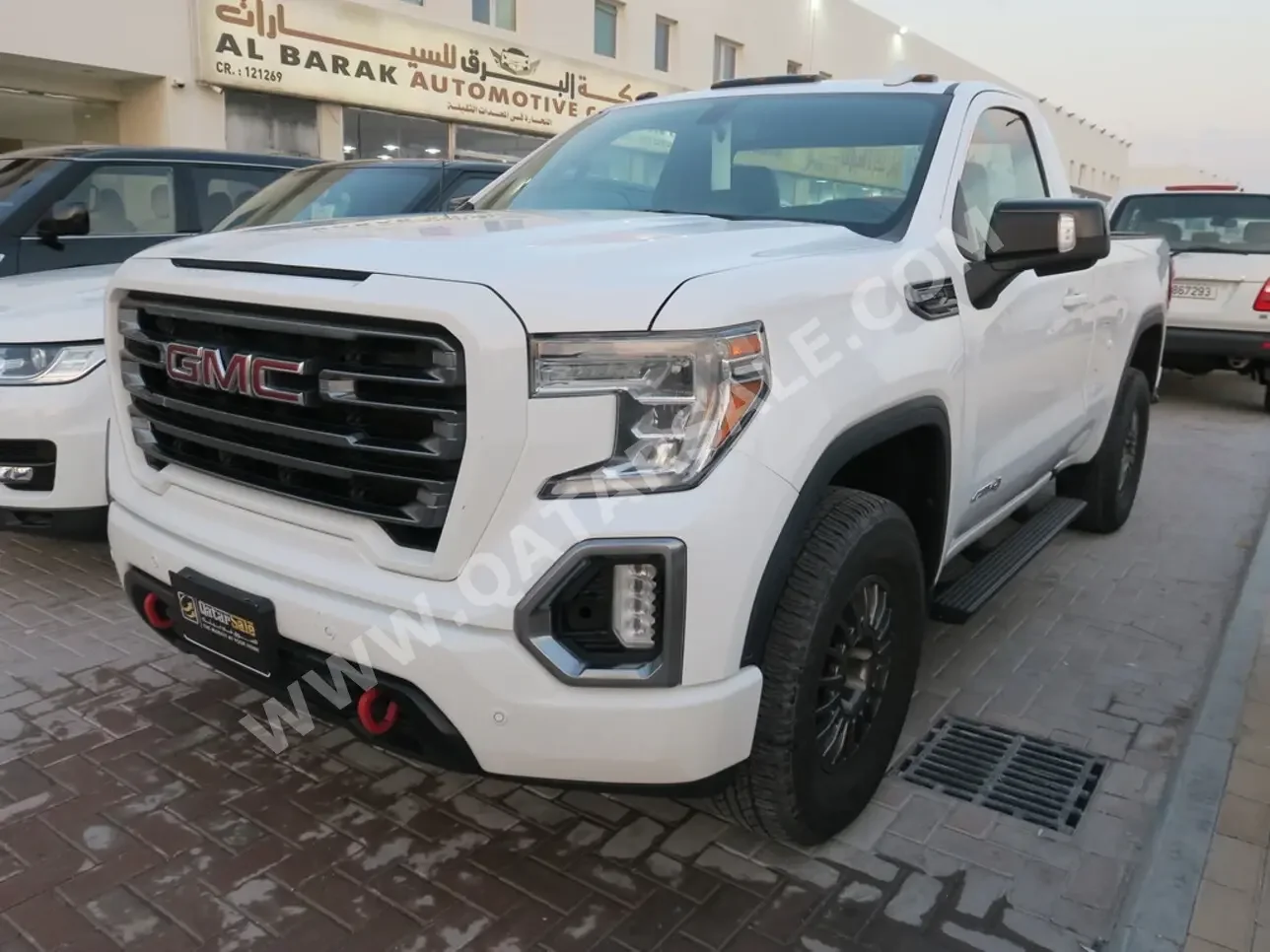 GMC  Sierra  AT4  2021  Automatic  102,000 Km  8 Cylinder  Four Wheel Drive (4WD)  Pick Up  White