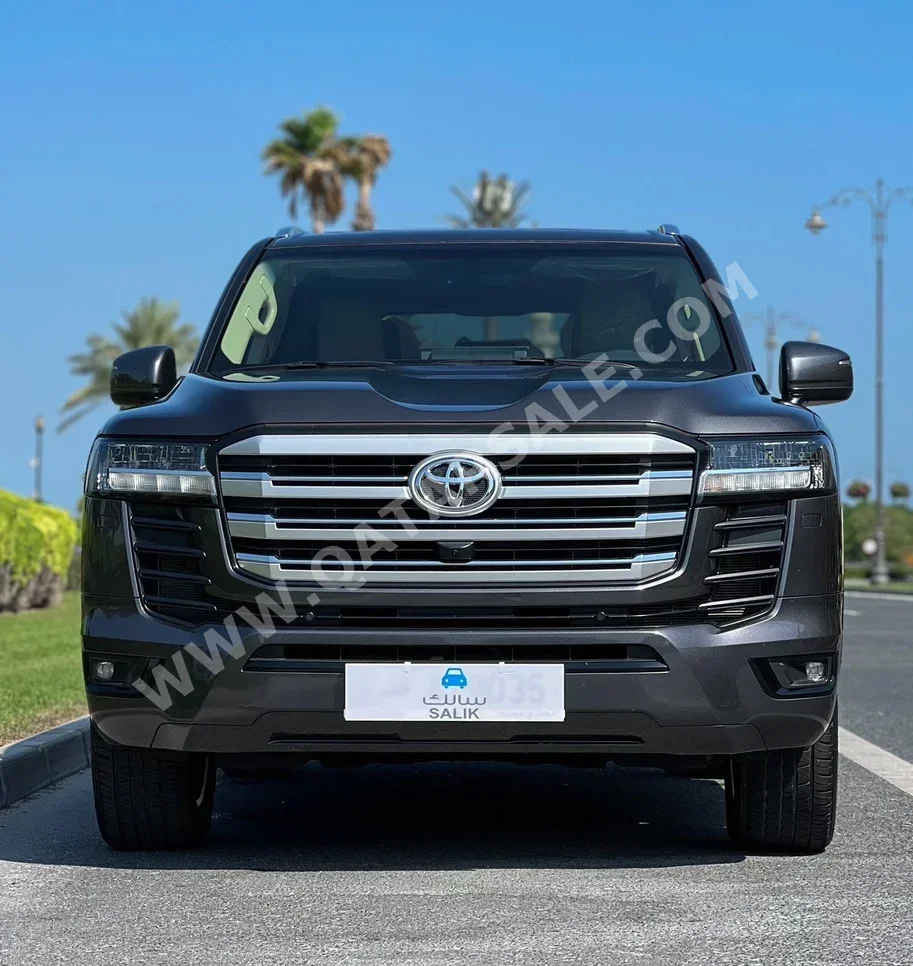 تويوتا  لاند كروزر جي اكس ار  6 سلندر  إس يو في 4 في 4  رمادي  2022