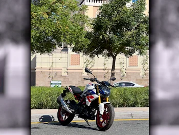 بي ام دبليو  جي 310 ار -  2023 - اللون ازرق وابيض -  الضمان