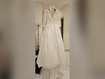 فستان  - أبيض  -المقاس: 40