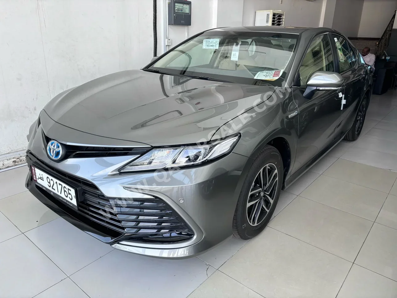 تويوتا  كامري  هايبرد  2024  اوتوماتيك  0 كم  4 سلندر  سحب امامي  سيدان  رمادي  تحت الضمان