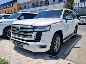  Toyota  Land Cruiser  VXR Twin Turbo  2022  Automatic  90,000 Km  6 Cylinder  Four Wheel Drive (4WD)  SUV  White  With Warranty