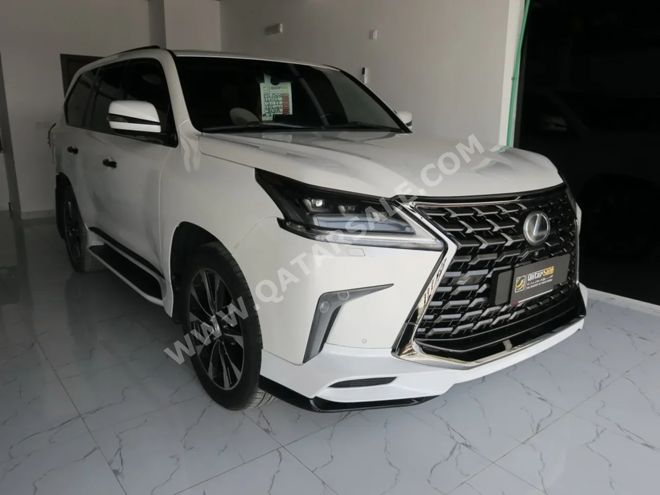 Lexus  LX  570  2017  Automatic  184,000 Km  8 Cylinder  Four Wheel Drive (4WD)  SUV  White  With Warranty