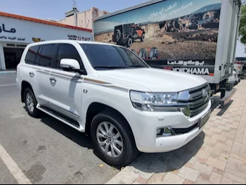  Toyota  Land Cruiser  VXR  2017  Automatic  177,000 Km  8 Cylinder  Four Wheel Drive (4WD)  SUV  White  With Warranty