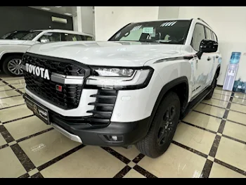 Toyota  Land Cruiser  GR Sport Twin Turbo  2023  Automatic  0 Km  6 Cylinder  Four Wheel Drive (4WD)  SUV  White  With Warranty