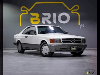 مرسيدس - بنز  500 اس اي ال  1985  اوتوماتيك  106,000 كم  8 سلندر  دفع خلفي  كوبيه \ سبورت  ابيض رملي