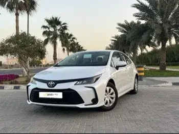تويوتا  كورولا  2023  اوتوماتيك  0 كم  4 سلندر  سحب امامي  سيدان  أبيض  تحت الضمان