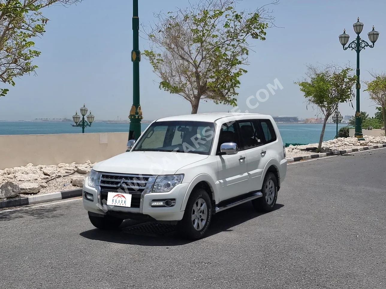 ميتسوبيشي  باجيرو  GLS  2018  اوتوماتيك  112,000 كم  6 سلندر  دفع رباعي  اس يو في  أبيض