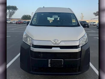 تويوتا  هايس  6 سلندر  باص  أبيض  2021