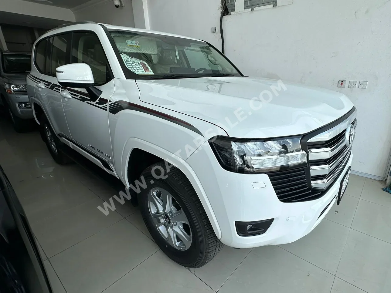 تويوتا  لاند كروزر  جي اكس ار  2023  اوتوماتيك  0 كم  6 سلندر  دفع رباعي  اس يو في  أبيض  تحت الضمان