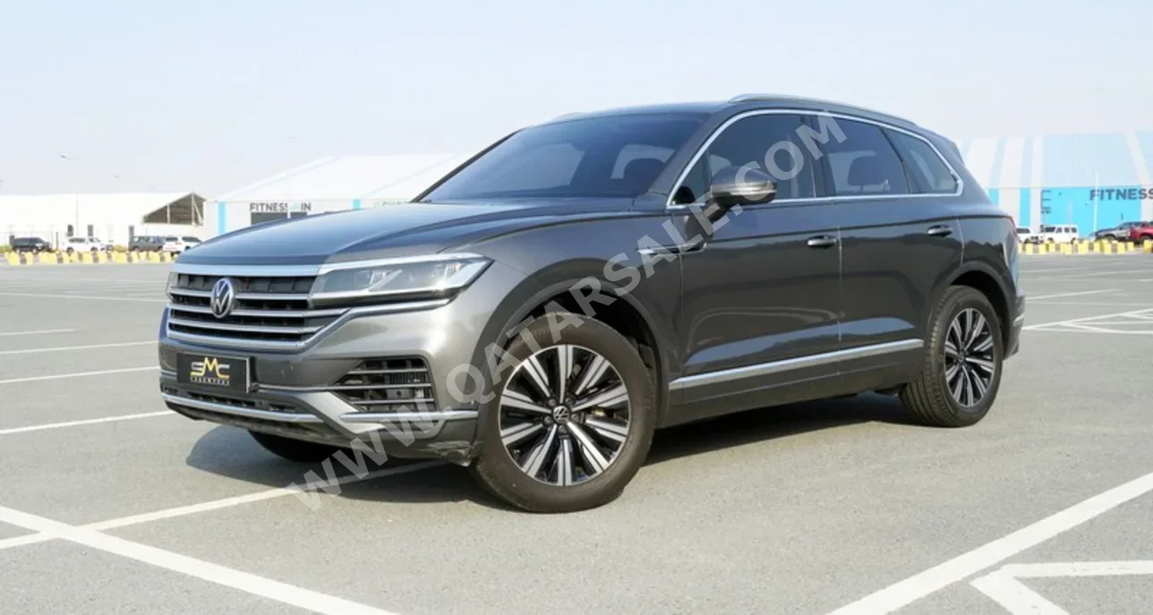 فوكس واغن  طوارق  سبورت  2022  اوتوماتيك  16,000 كم  6 سلندر  دفع كلي مستمر  اس يو في  رمادي  تحت الضمان