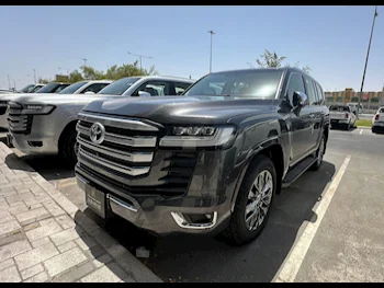  تويوتا  لاند كروزر  في اكس توين توربو  2023  اوتوماتيك  0 كم  6 سلندر  دفع رباعي  اس يو في  رمادي  تحت الضمان